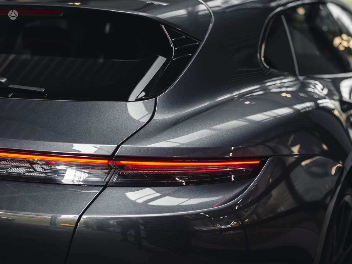 Porsche Taycan, Универсал