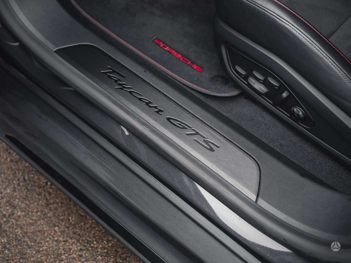 Porsche Taycan, Универсал