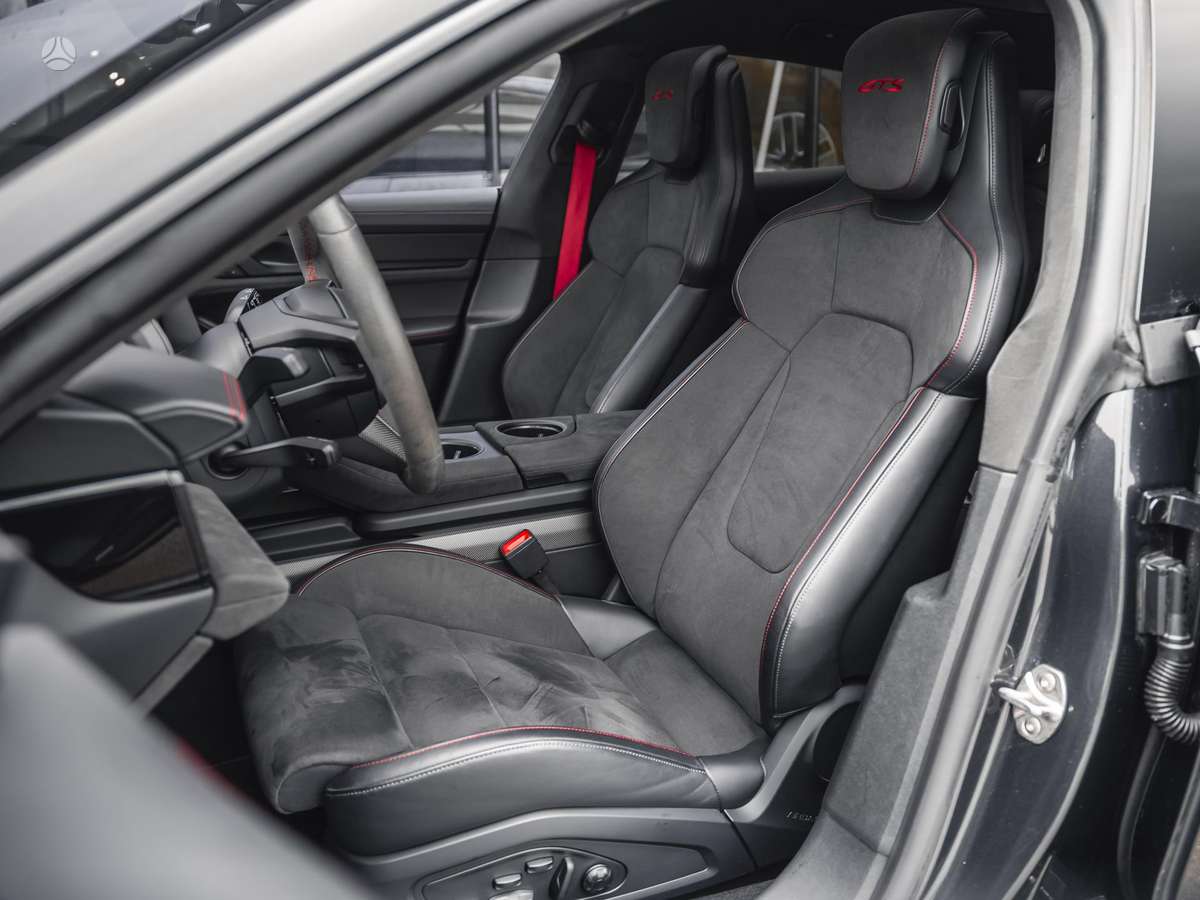 Porsche Taycan, Универсал