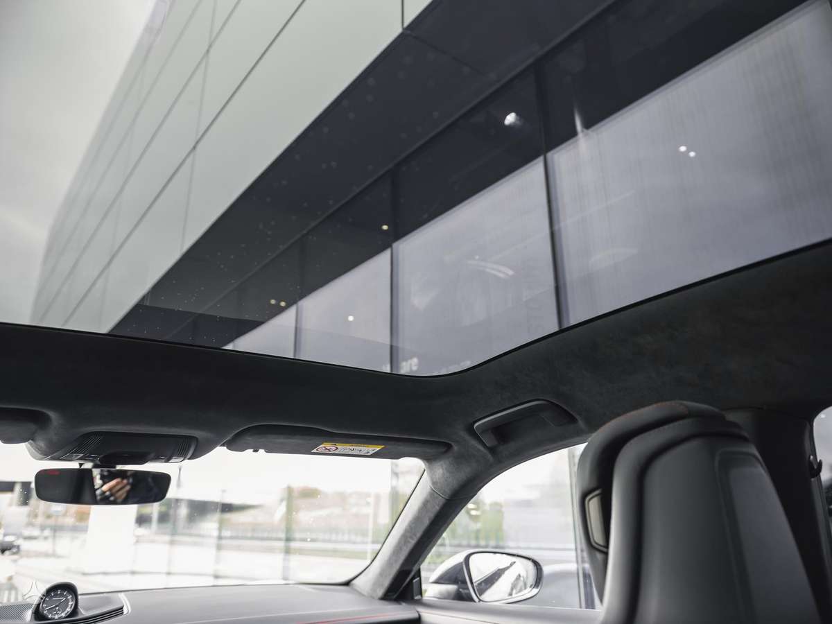 Porsche Taycan, Универсал