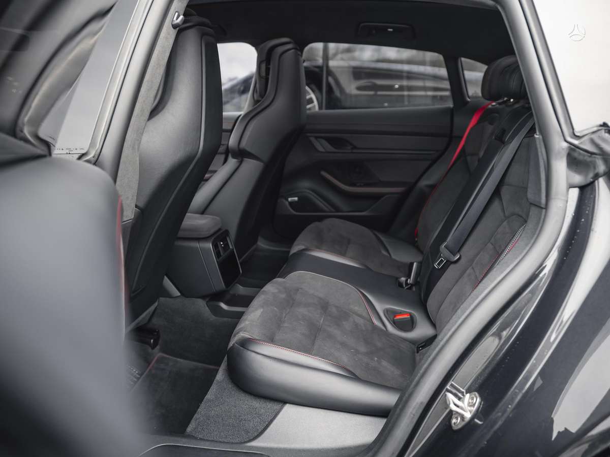 Porsche Taycan, Универсал