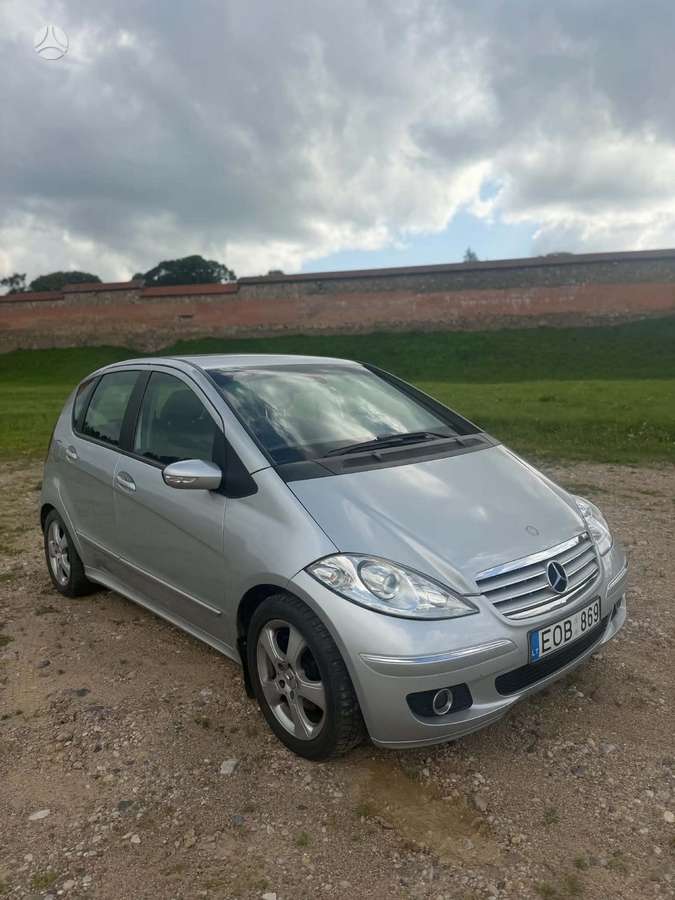 Mercedes-Benz A180