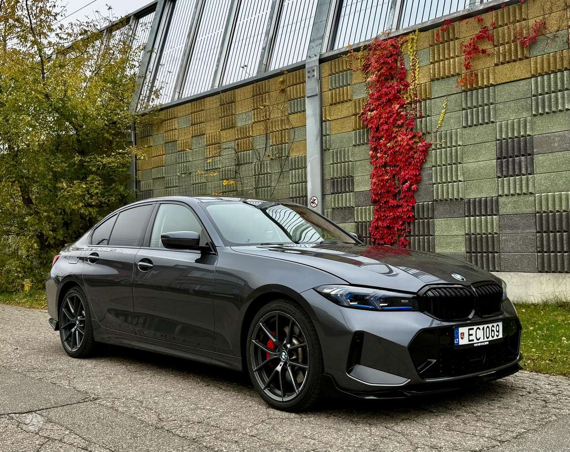 BMW 330