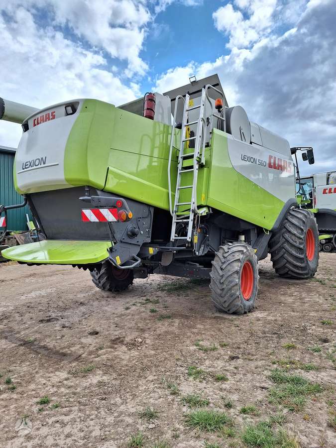 Claas Lexion 560, combine harvesters