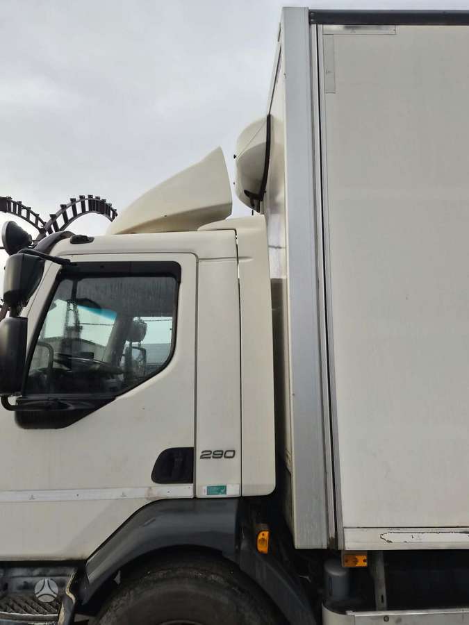 Volvo Fl, box trucks / box vans