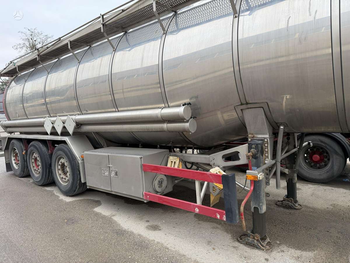 Burg Klaeser, tanker