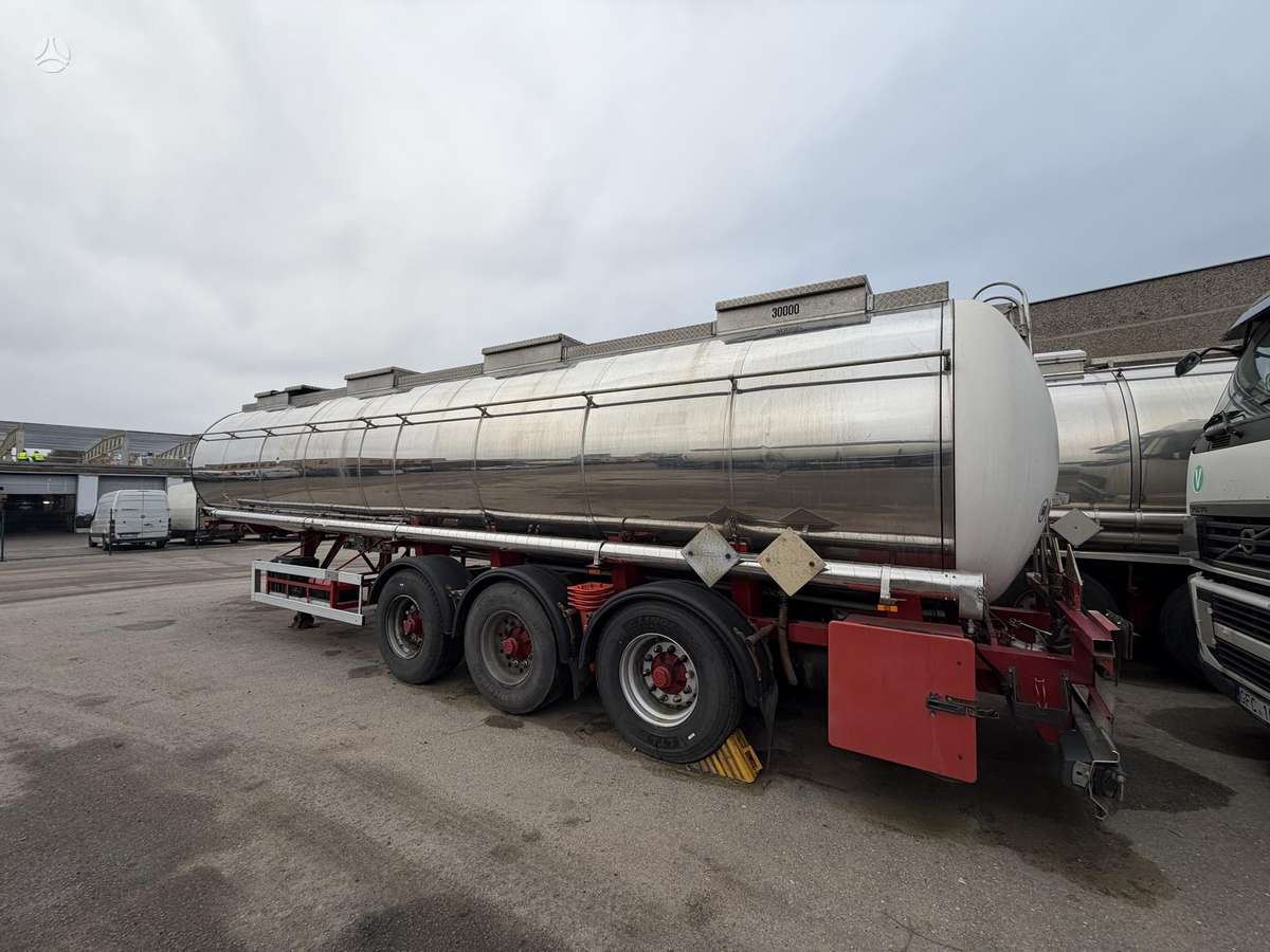 Burg Klaeser, tanker