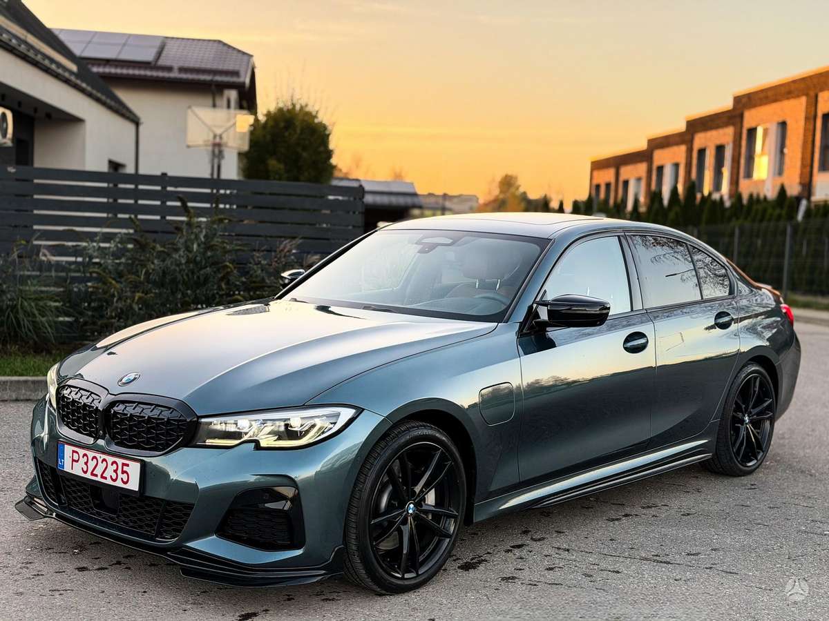 BMW 330