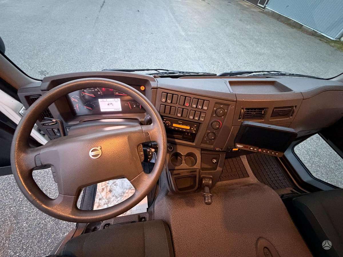 Volvo FL240, box trucks / box vans