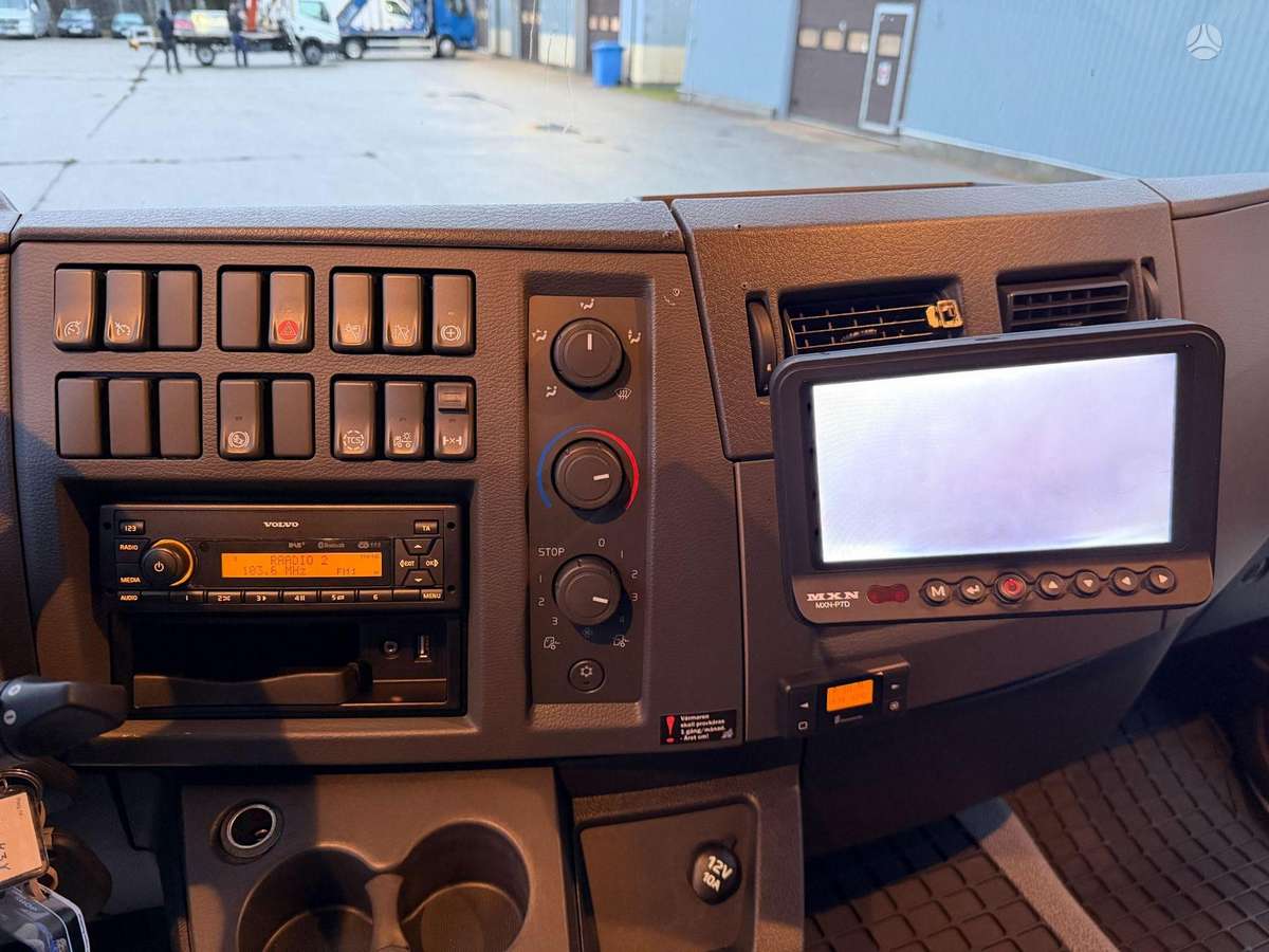 Volvo FL240, kietašoniai