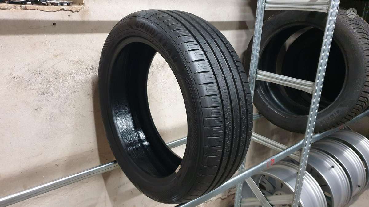 Goodyear EfficientGripPerformance, летние 215/50 R19