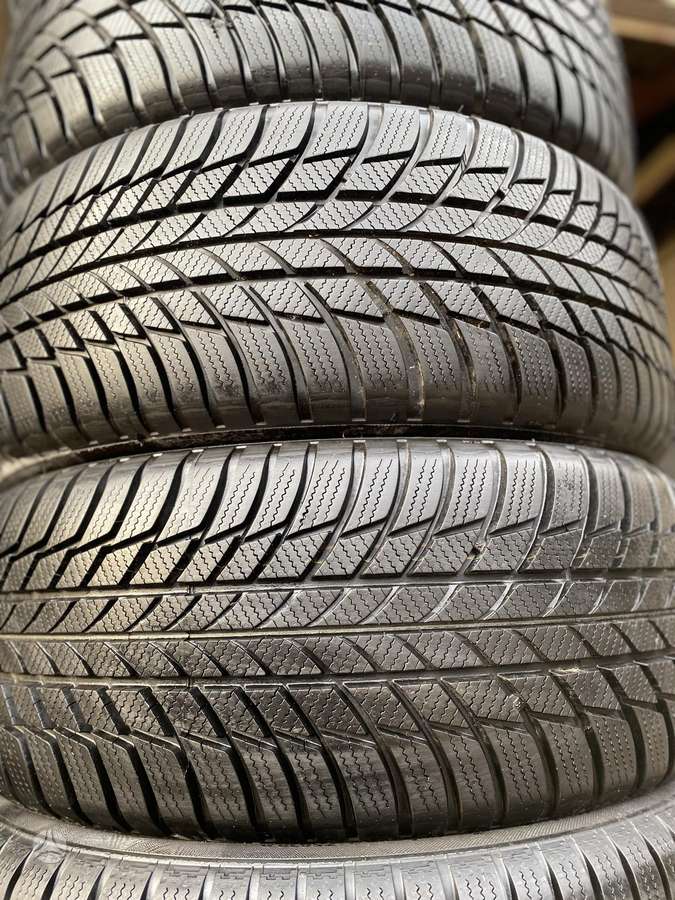 Bridgestone, зимние 225/45 R18