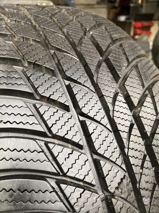 Bridgestone, зимние 225/45 R18