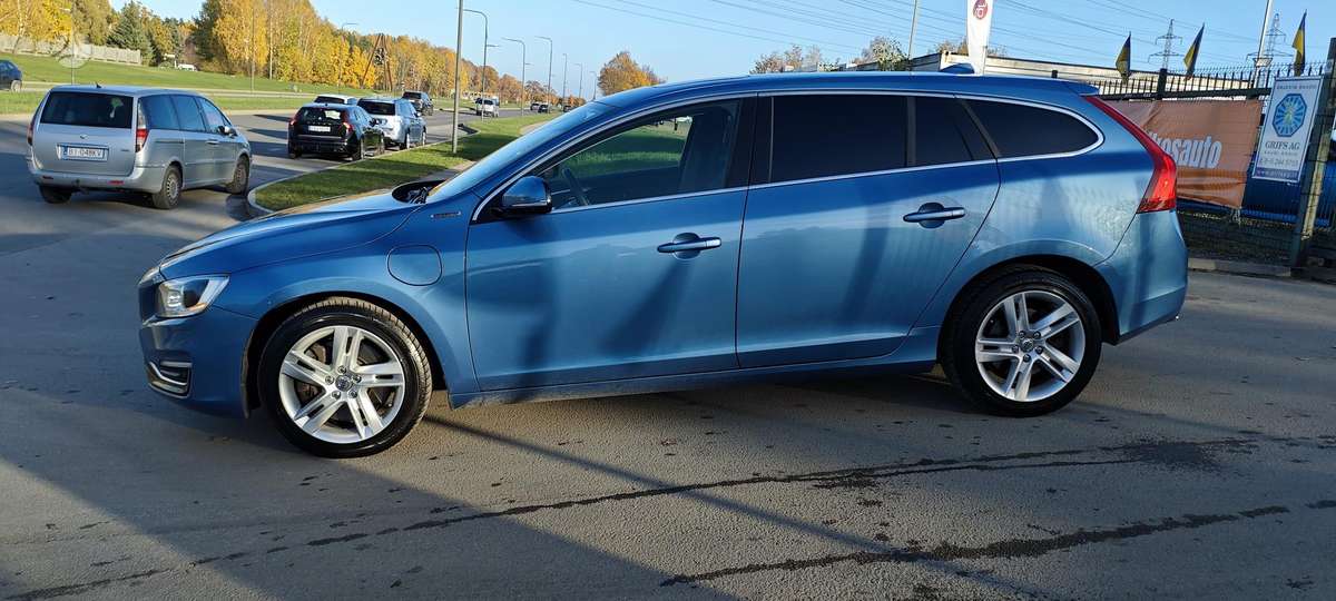 Volvo V60 2013 — салон