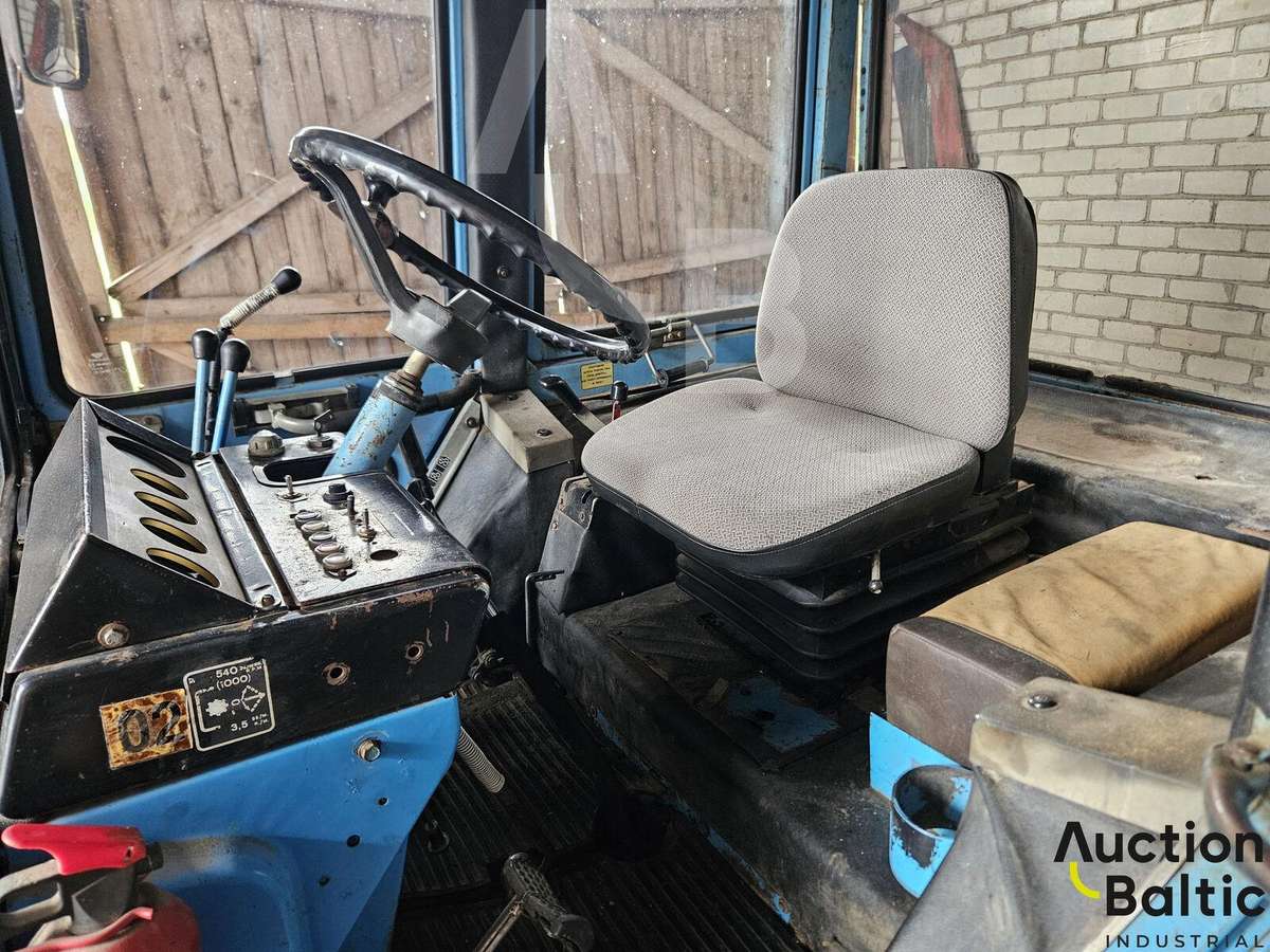 -Kita- MTZ Belarus-82, тракторы