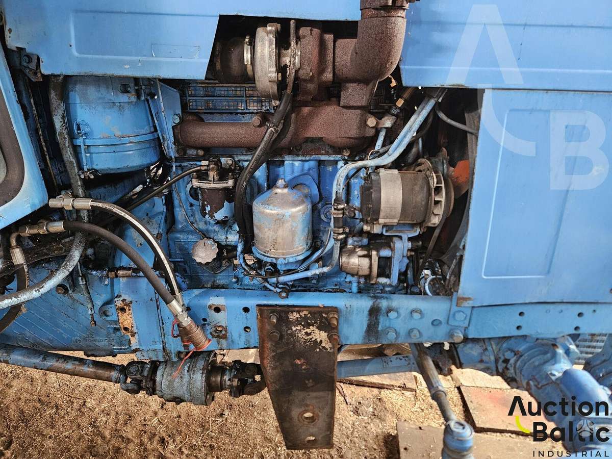 -Kita- MTZ Belarus-82, тракторы