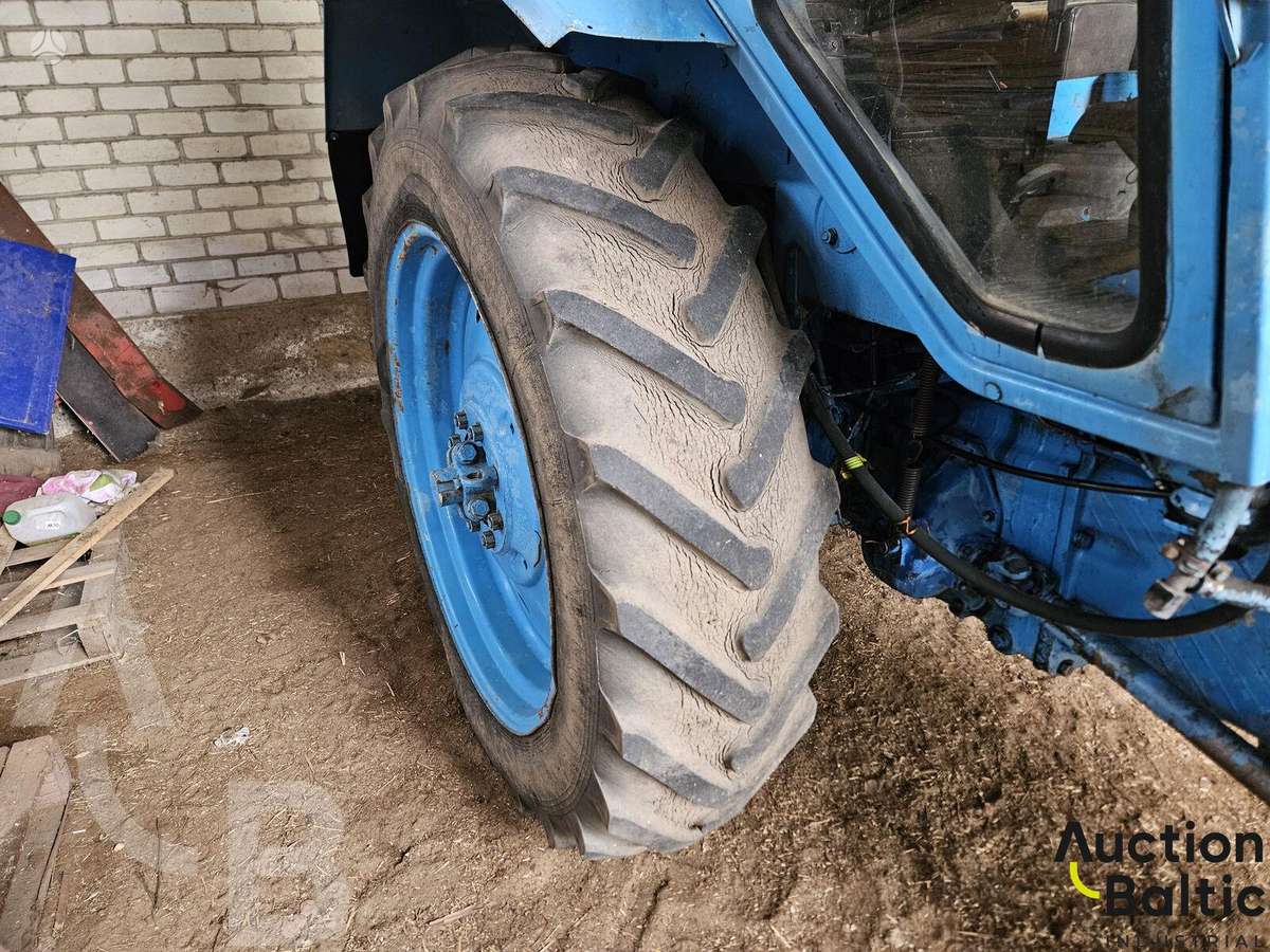 -Kita- MTZ Belarus-82, тракторы