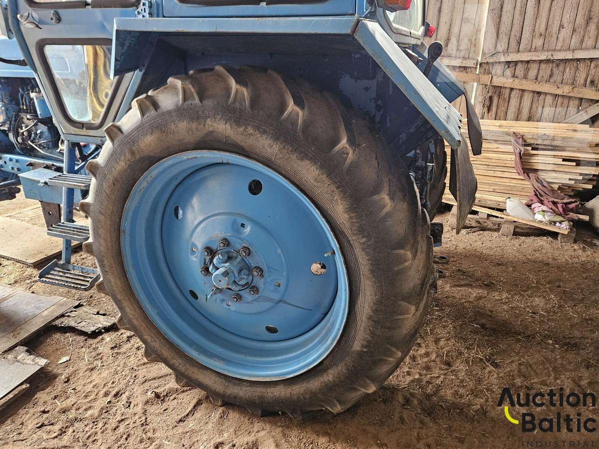 -Kita- MTZ Belarus-82, тракторы