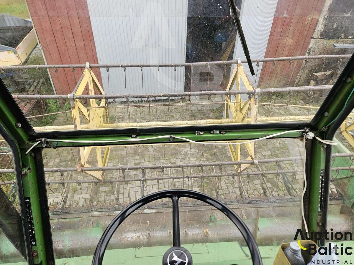John Deere 965, combine harvesters