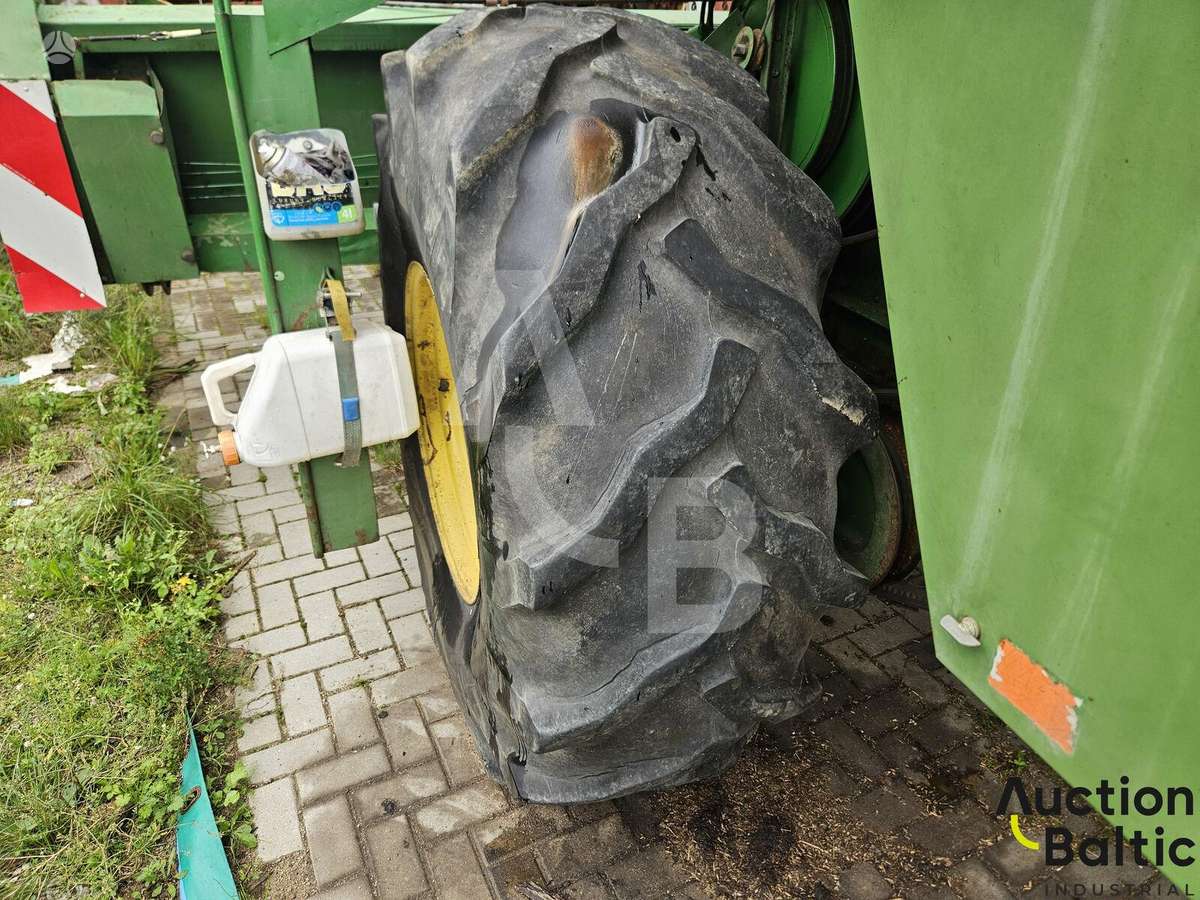 John Deere 965, combine harvesters
