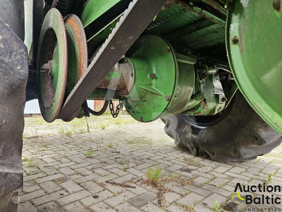 John Deere 965, combine harvesters