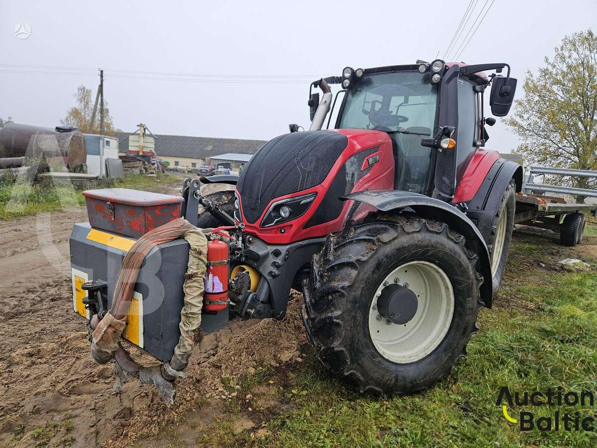 Valtra T 174 E, tractors