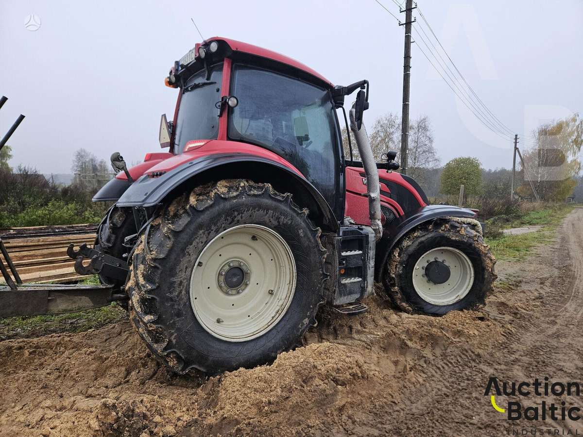 Valtra T 174 E, tractors
