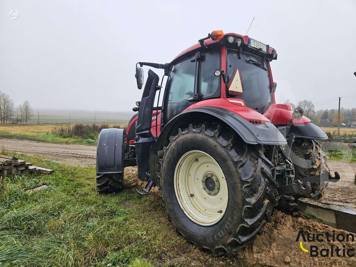Valtra T 174 E, tractors