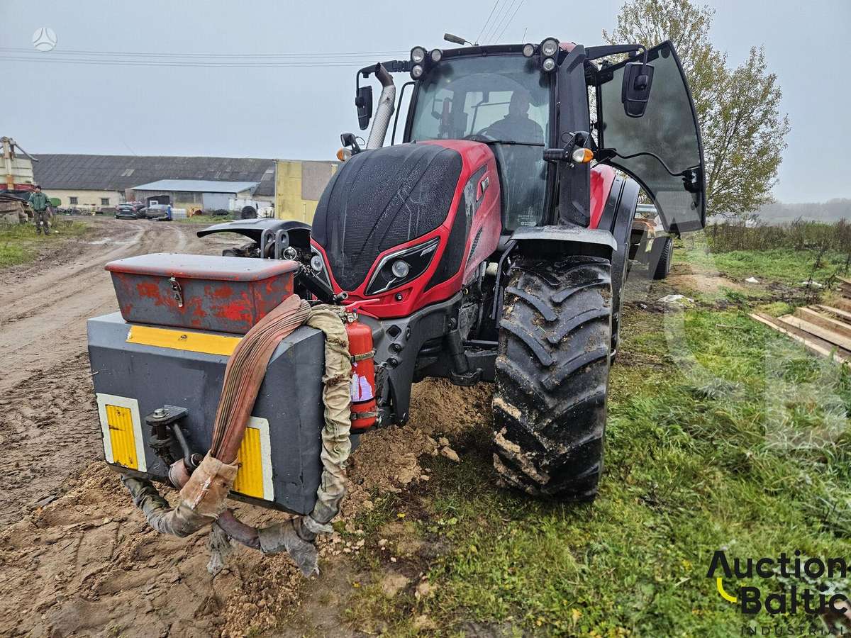 Valtra T 174 E, tractors