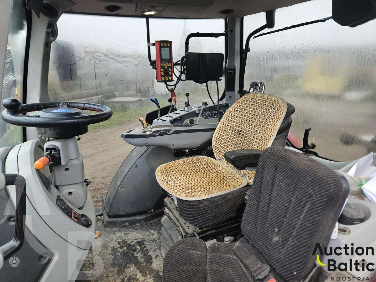 Valtra T 174 E, tractors