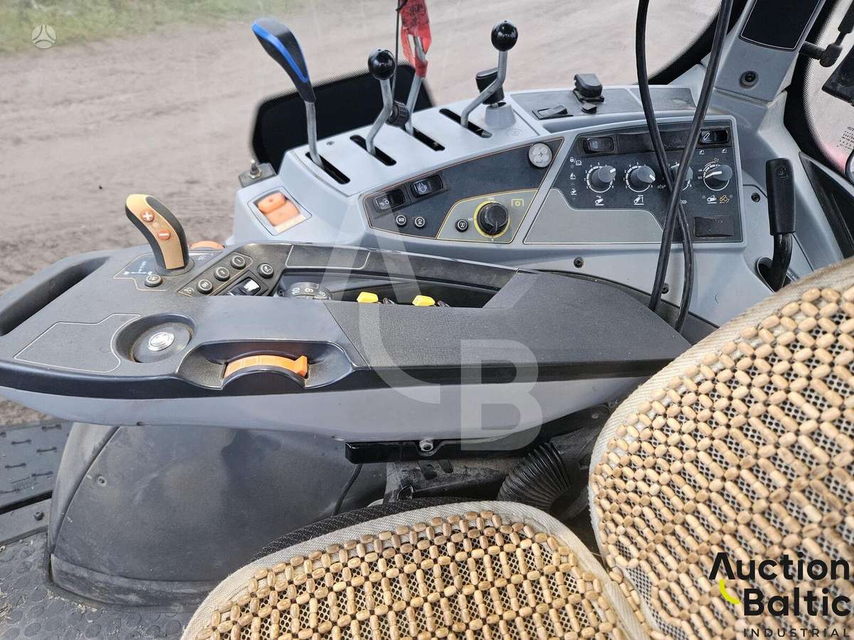 Valtra T 174 E, tractors