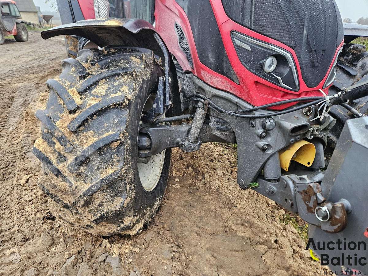 Valtra T 174 E, tractors