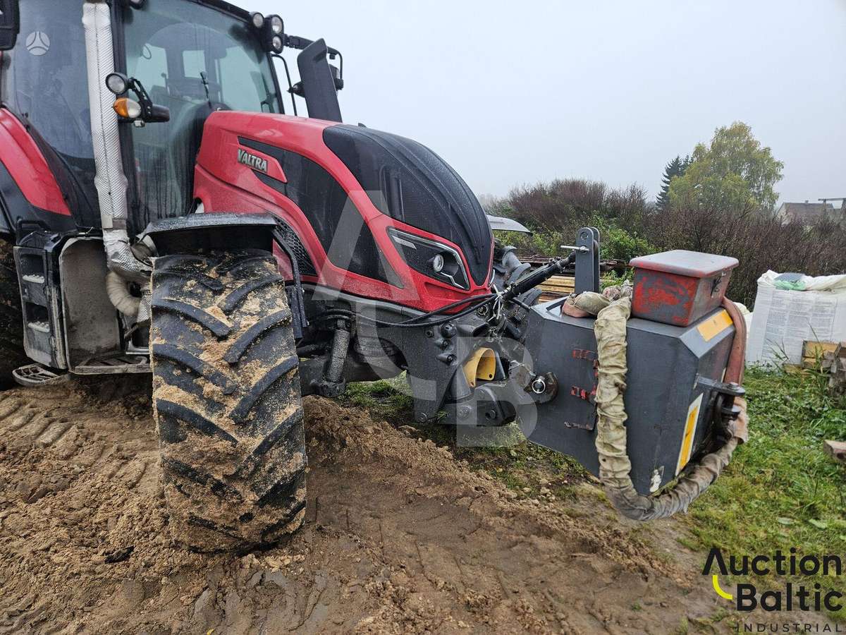 Valtra T 174 E, tractors