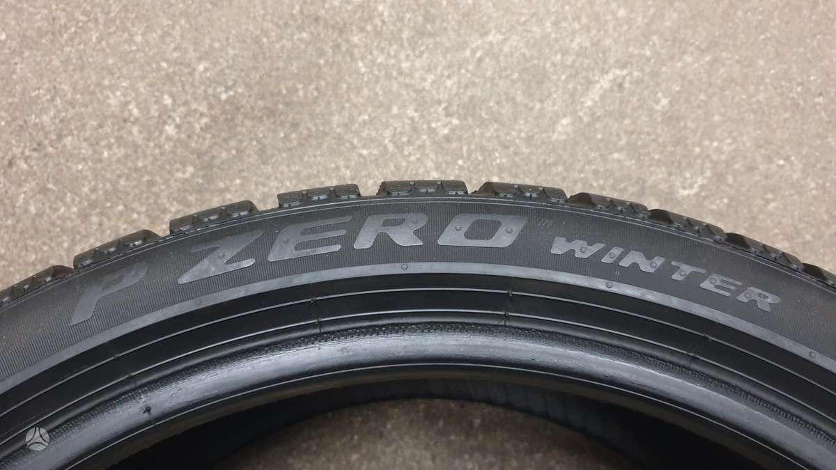 Pirelli PZero Winter, зимние 255/35 R19