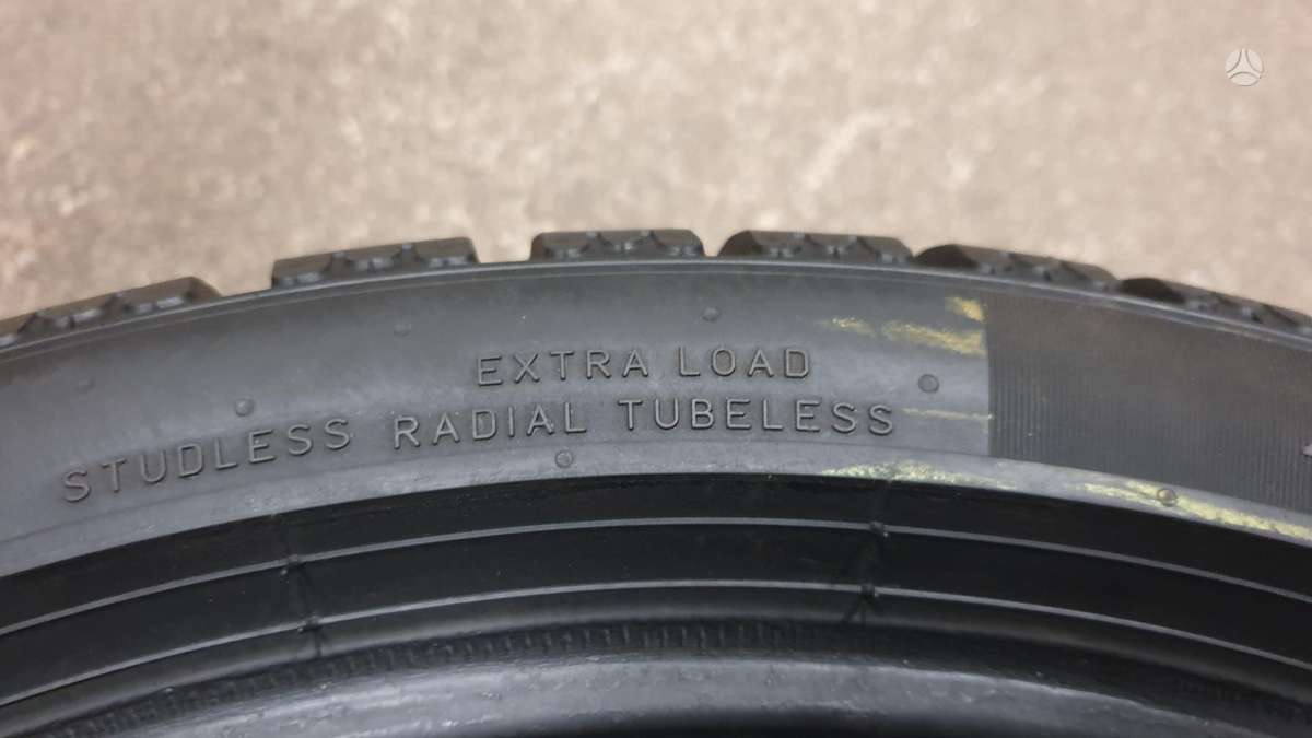 Pirelli PZero Winter, зимние 255/35 R19
