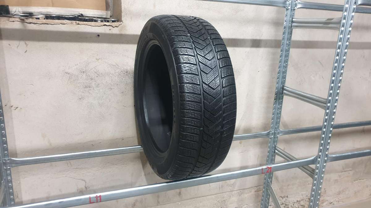 Pirelli ScorpionWinter, зимние 235/55 R19