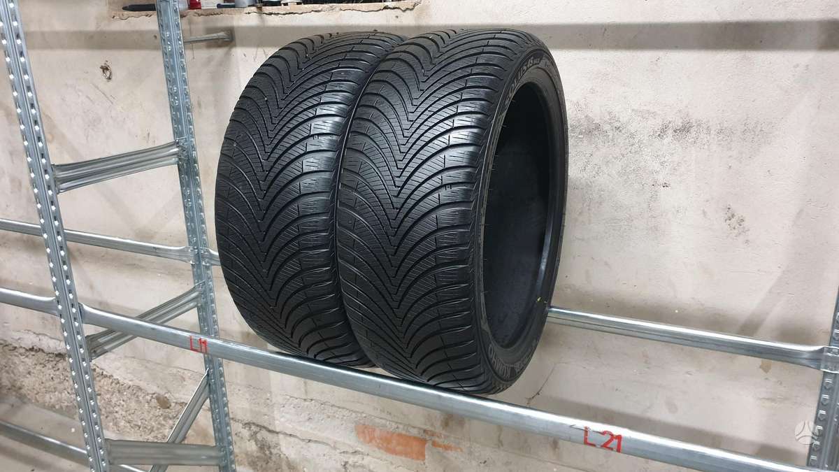 Kumho Solus 4SHA32, всесезонные 225/40 R18