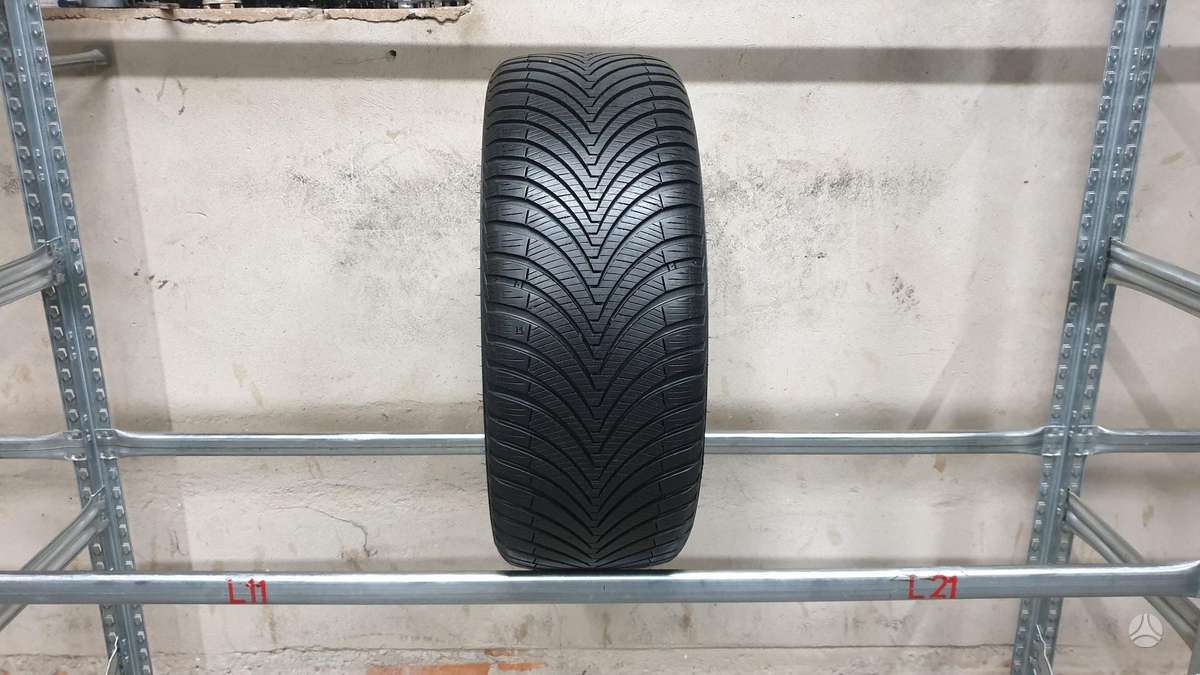 Kumho Solus 4SHA32, всесезонные 225/40 R18