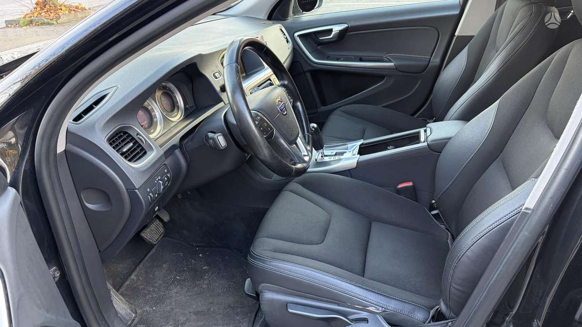 Volvo V60, hečbekas