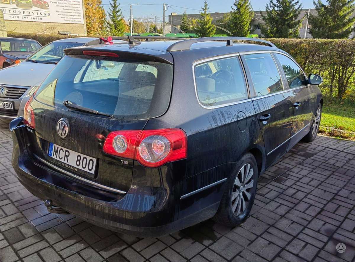 Volkswagen Passat 2010 — interior