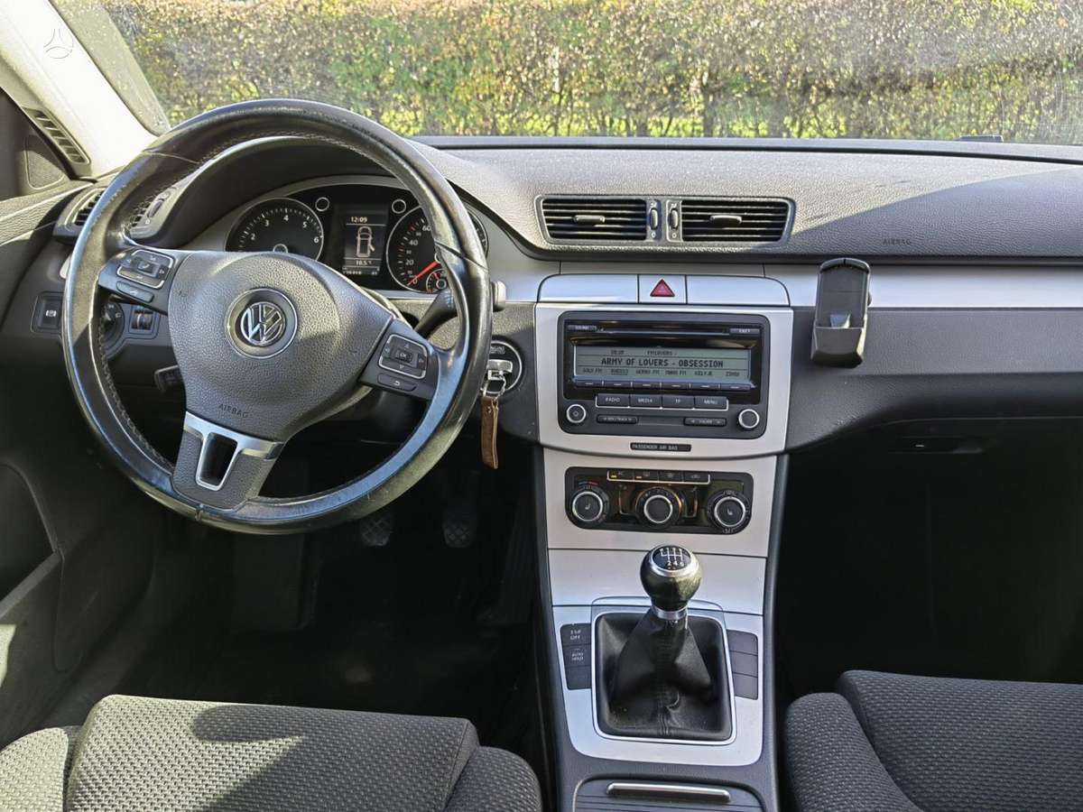 Volkswagen Passat 2010 — photo 5