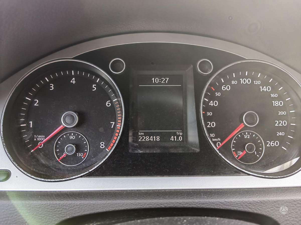 Volkswagen Passat 2010 — photo 6