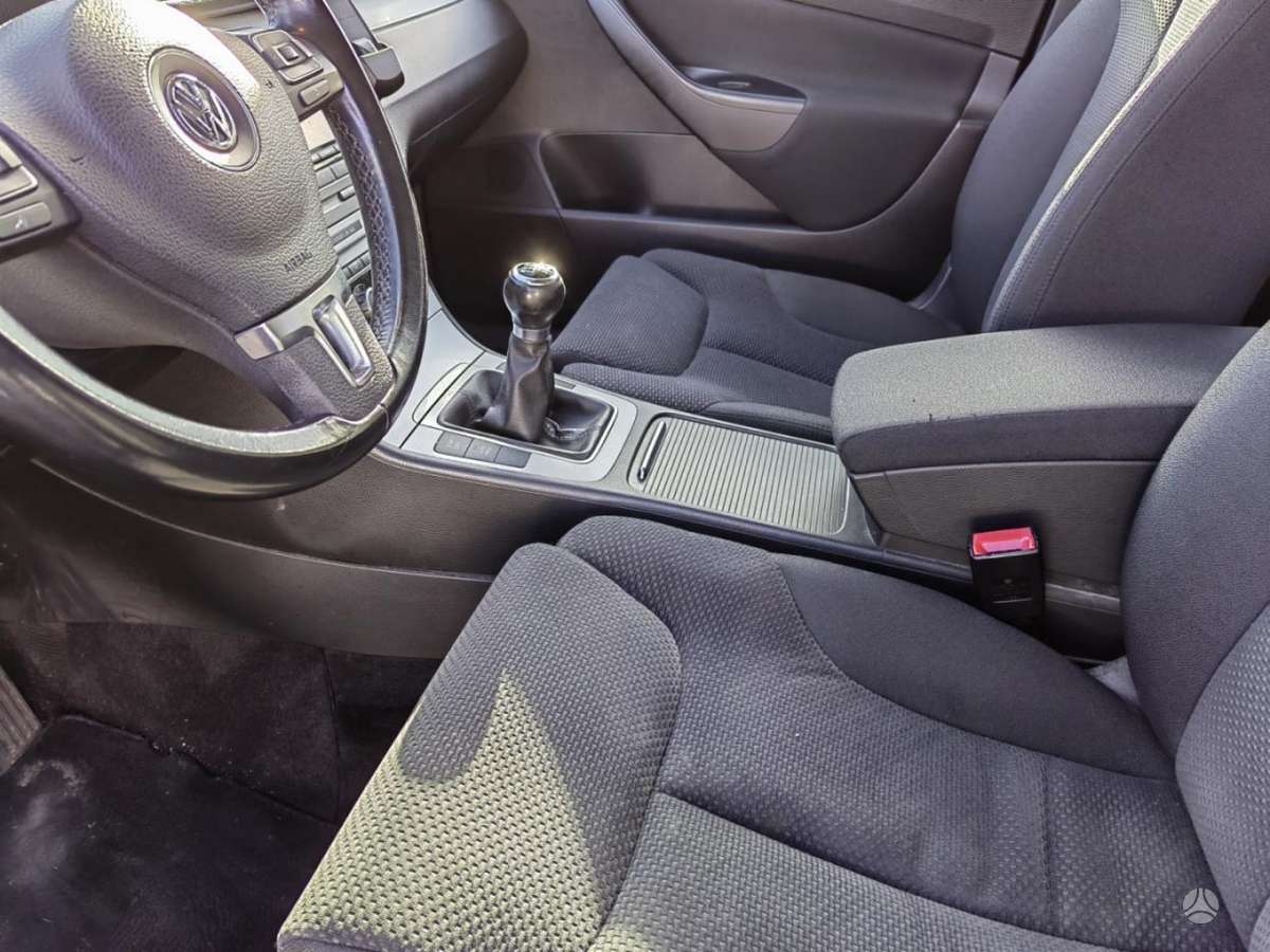 Volkswagen Passat 2010 — photo 7
