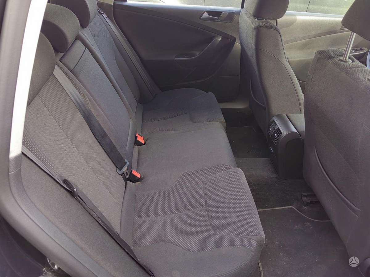 Volkswagen Passat 2010 — photo 8