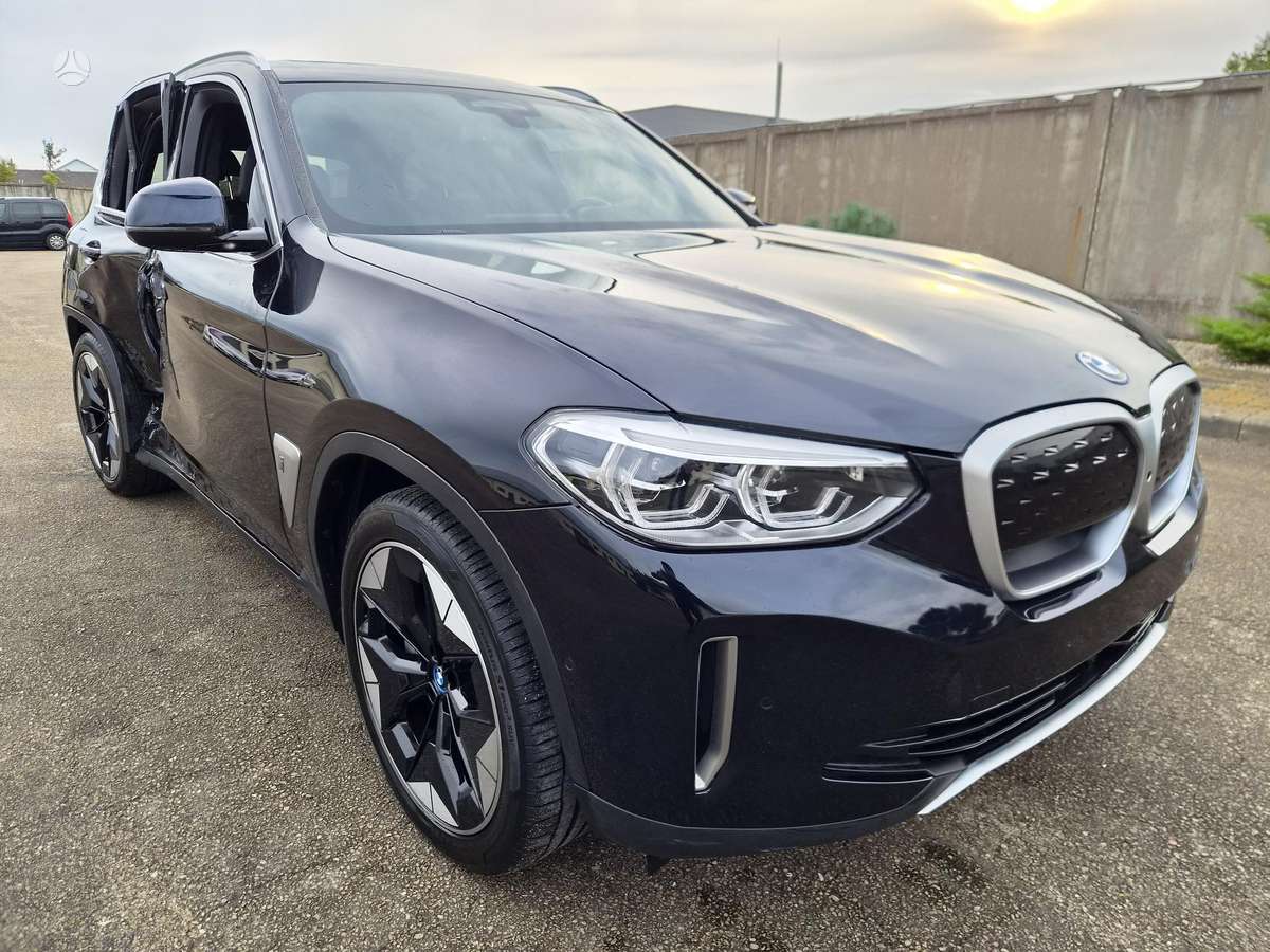 BMW iX3