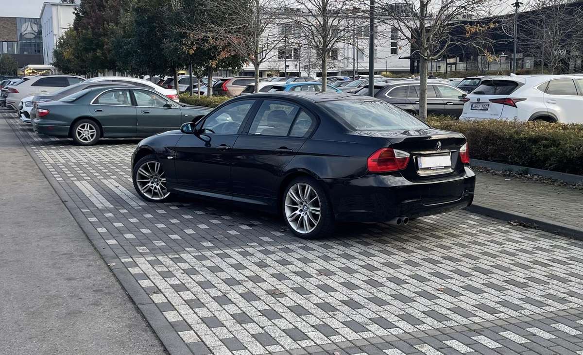 BMW 330