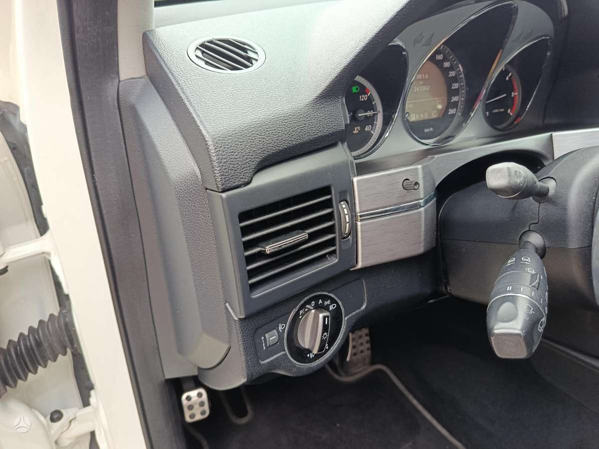 Mercedes-Benz GLK220 2009 — photo 18