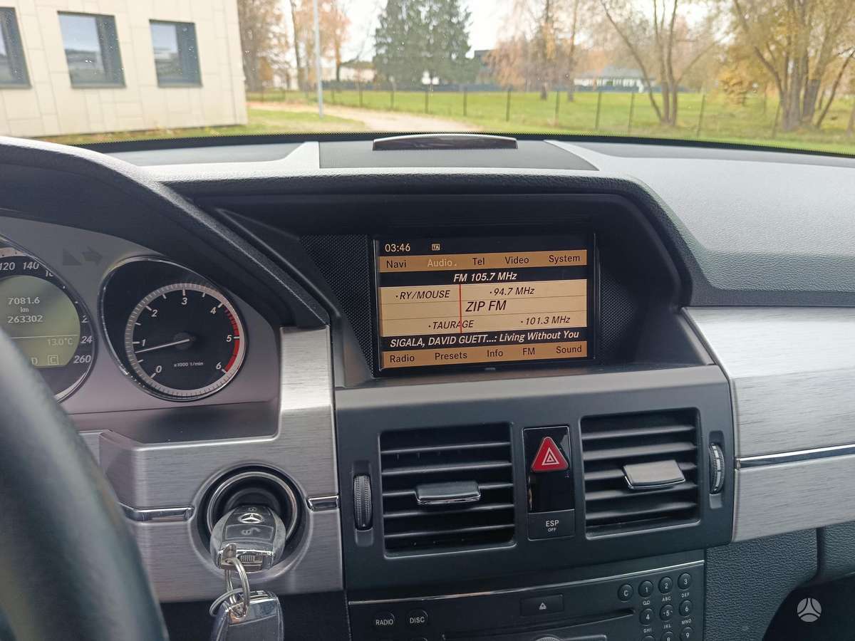 Mercedes-Benz GLK220 2009 — photo 21