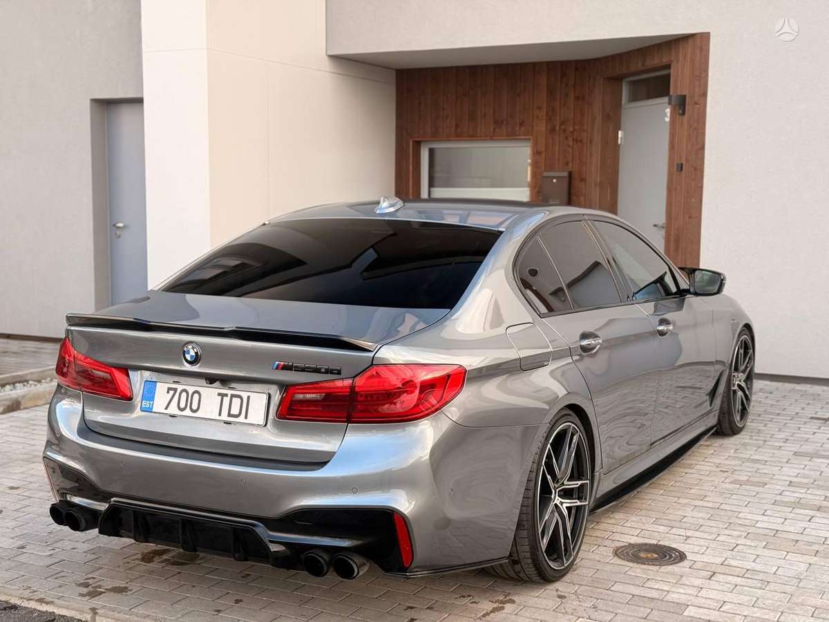 BMW M550, Седан