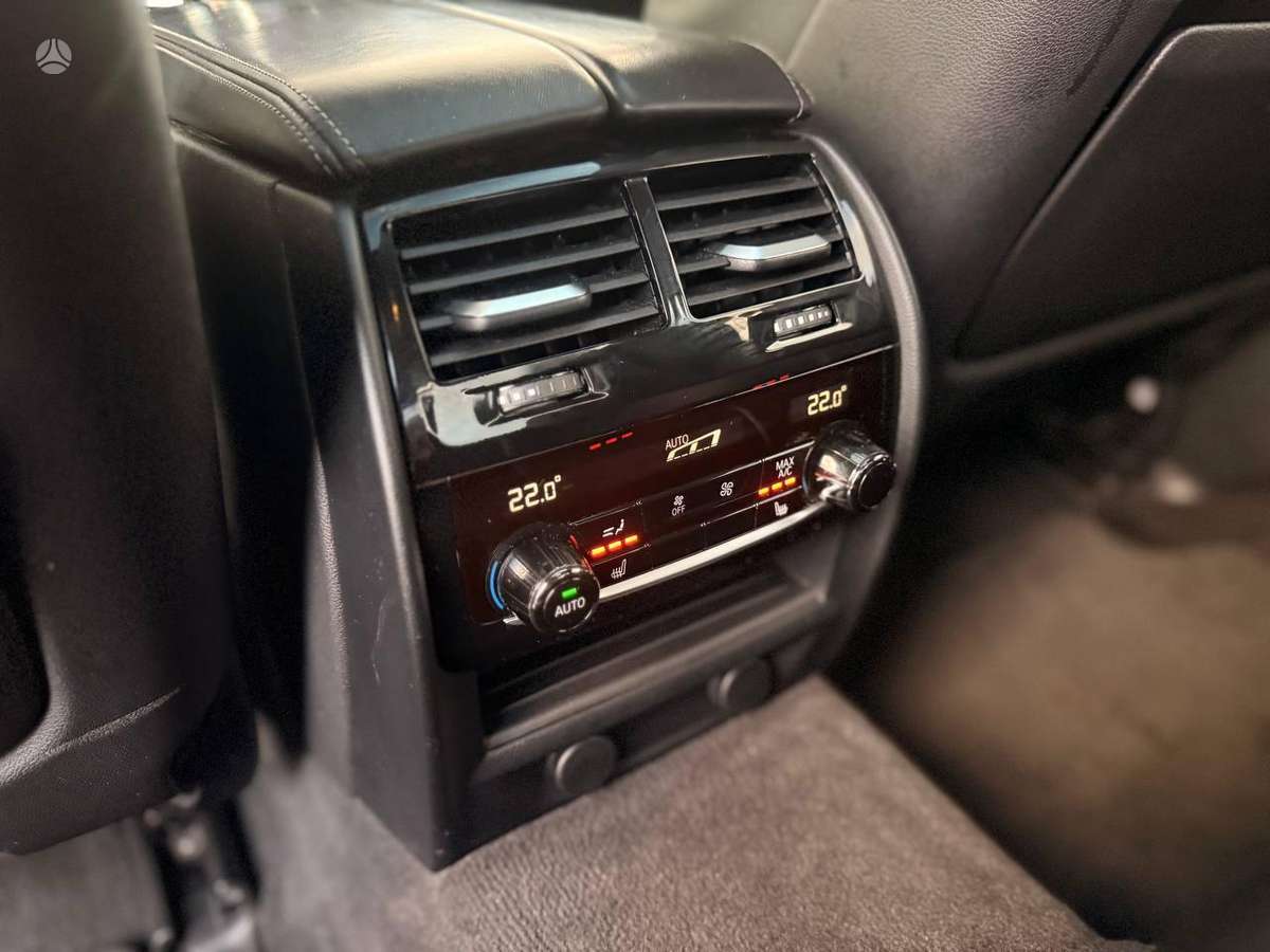 BMW M550, Седан